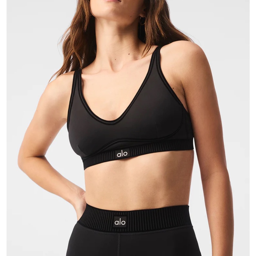 ALO YOGA Airlift Lineup Bra